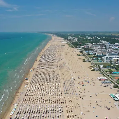 Apartamento Bright Flat With Large Balcony In Bibione