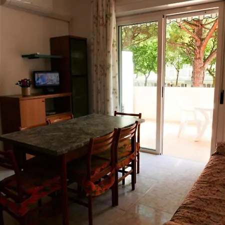 Bright Flat With Large Balcony In דירה *