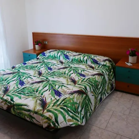 Bright Flat With Large Balcony In דירה