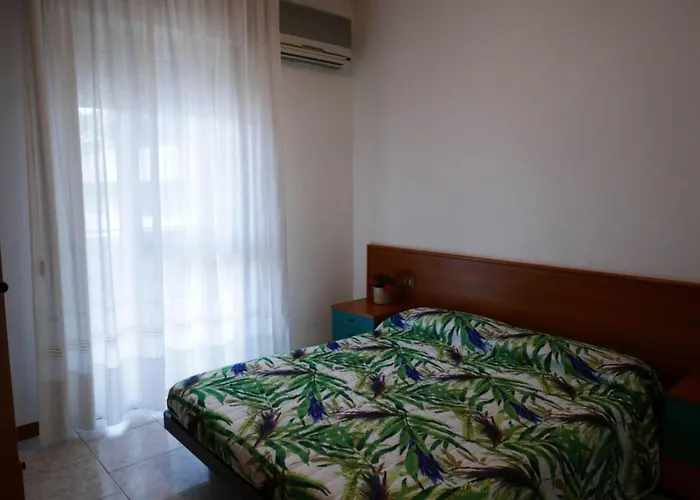 Bright Flat With Large Balcony In Appartement