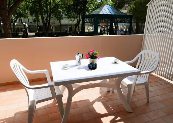 דירה Bright Flat With Large Balcony In *